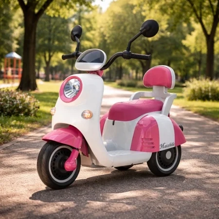 Roze skuter za dvoje – zabavna i sigurna vožnja za mališane.