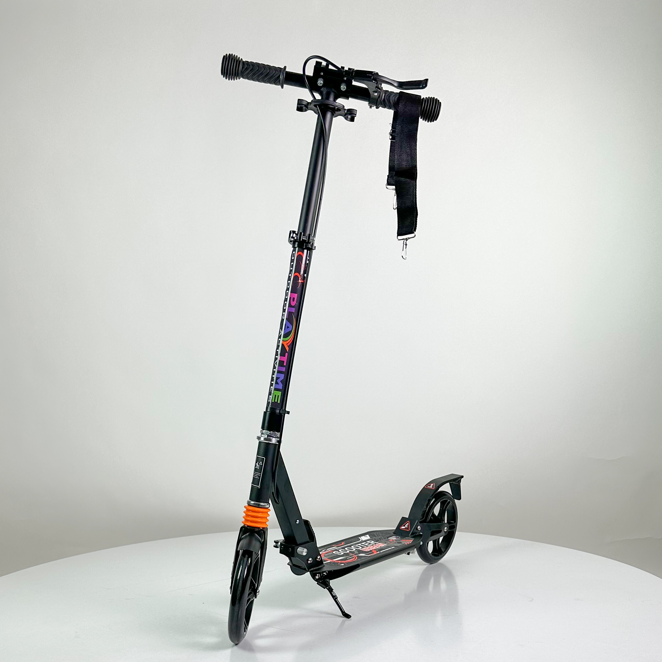 Dečiji trotinet Maxi crni sa amortizerom i kočnicom