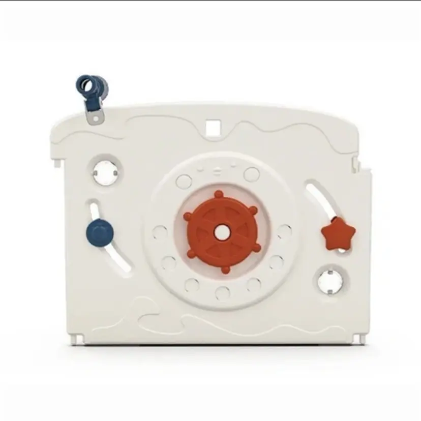 Sklopiva ogradica Keba Kraba u zabavnom dizajnu sa crveno-plavim detaljima za sigurnu igru dece